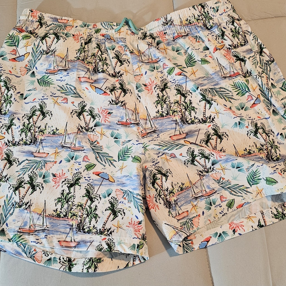 Caribbean White Hybrid Shorts Scenic Design
